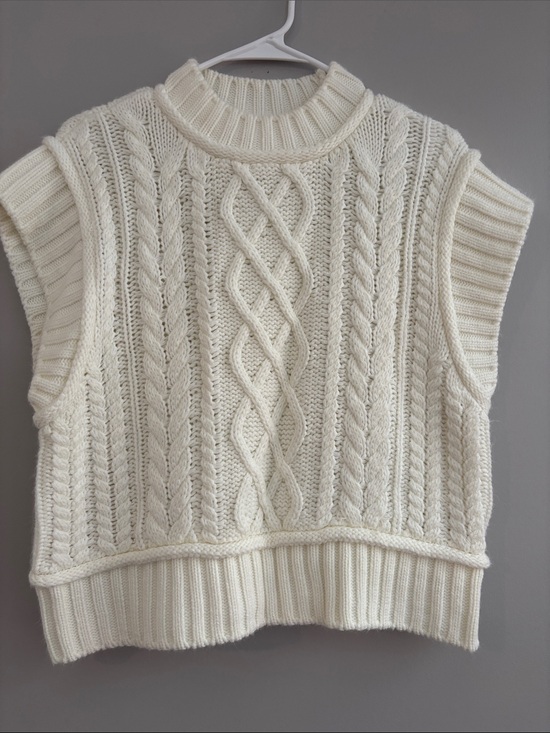 Marled Sweaters - Marled Cream Cable-Knit Sleeveless Turtleneck Sweater Vest